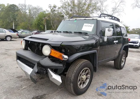2011 Toyota Fj Cruiser z USA, uszkodzony, nr VIN JTEBU4BF1BK104831